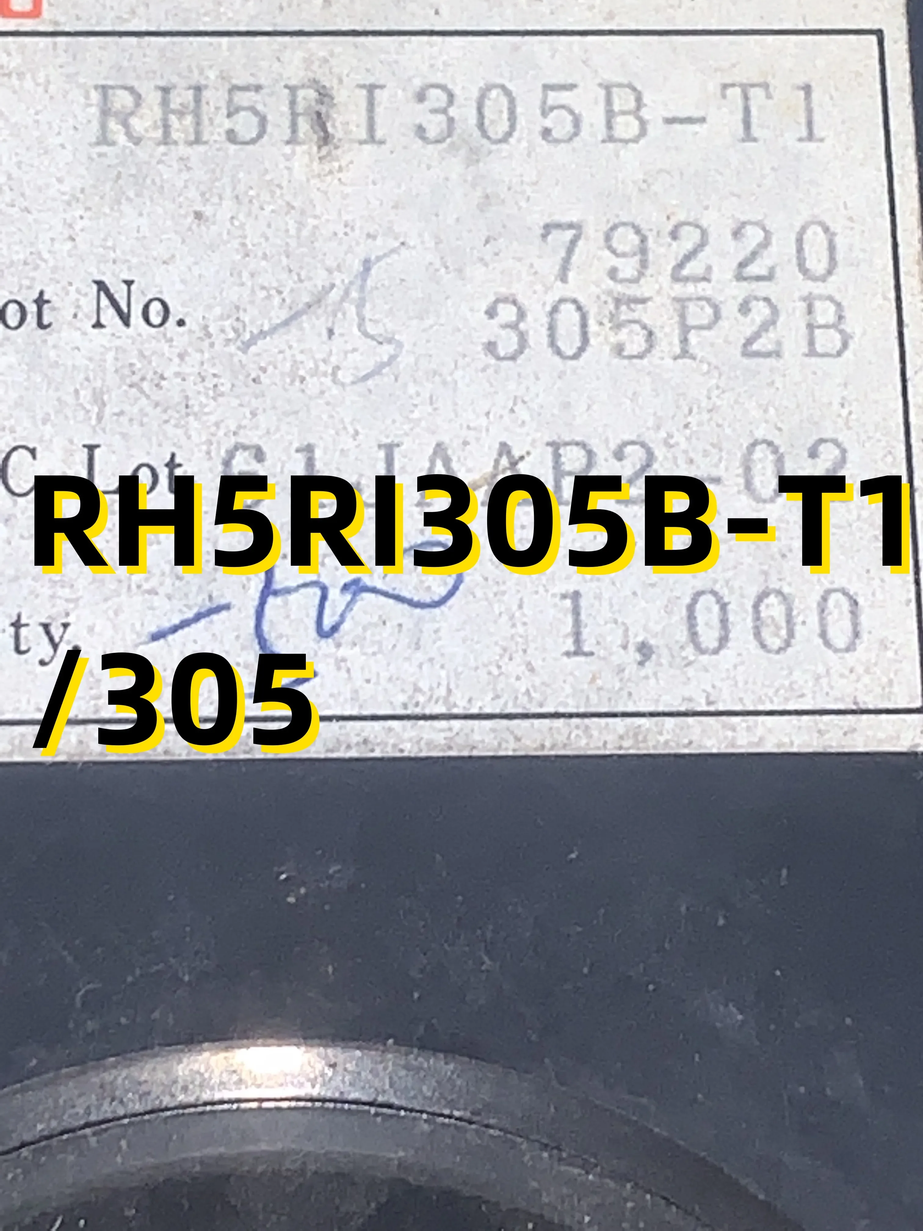 

Brand New Original 10pcs RH5RI305B-T1 /305
