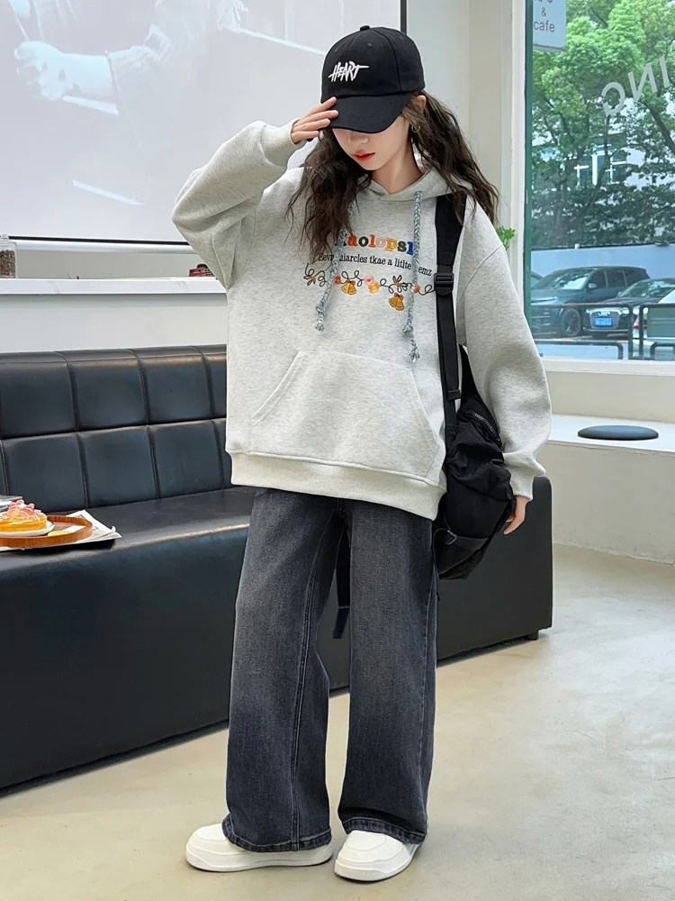 Felpa con cappuccio e jeans foderati Fce casual per ragazze Set da due pezzi Autunno Inverno Nuovo Sle Faionable Abbigliamento per bambini Cotone lungo Sve