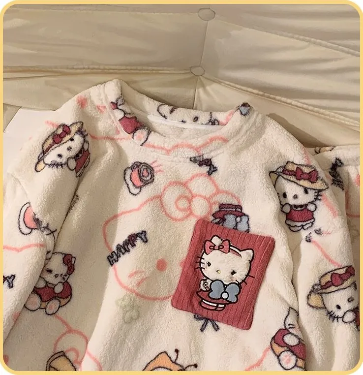 طقم بيجامة من الصوف المرجاني هالو كيتي 2025 ملابس نوم شتوية من الفلانيل للنساء ملابس نوم كرتونية لطيفة ملابس منزلية حرارية مريحة