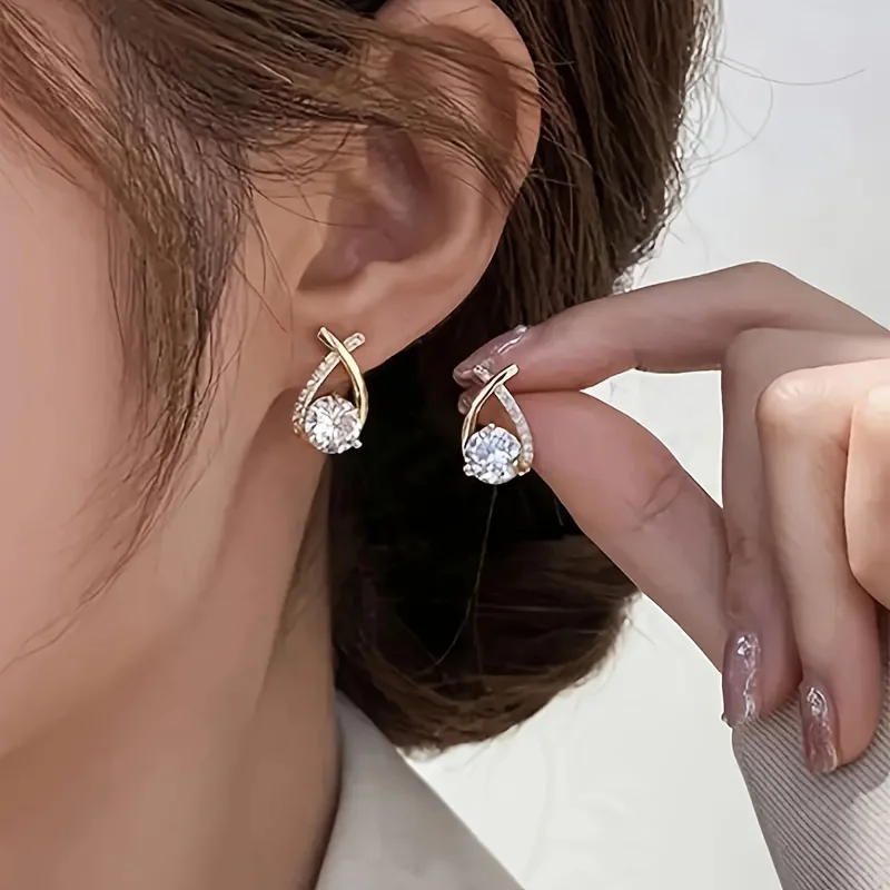 Women Luxury Teardrop Stud Earrings Sparkling Cubic Zirconia Twisted Crystal Geometric Ear Studs Jewelry for Girls Daily Wear