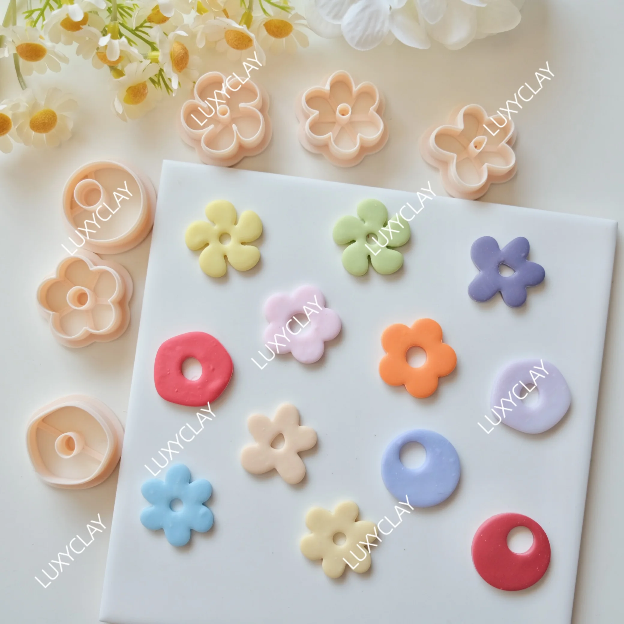 6 Stück Blumen-Donut-Formen aus Polymer-Ton für Creolen-Herstellung, Fünf-/Sechsblättrige Blumen-Umrissformen für Schmuckherstellung – Detail 6