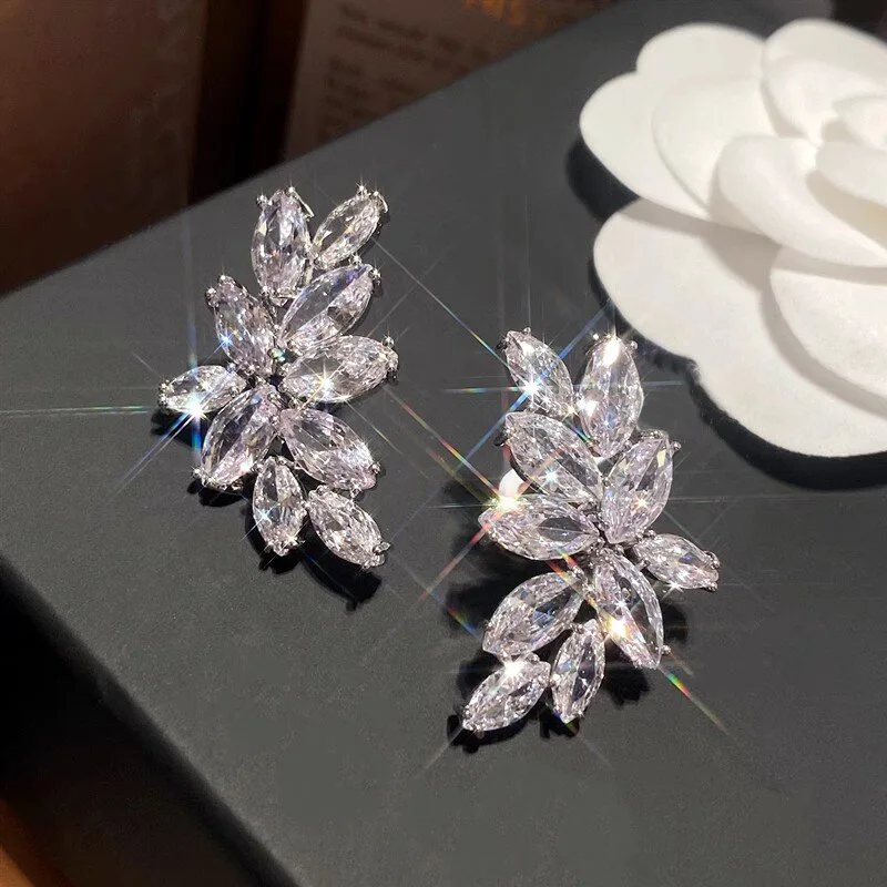 European and American Light Luxury Style Earrings, Women's Horse Eye Flower Design, High-end Dress Fashion Accessories Wholesale