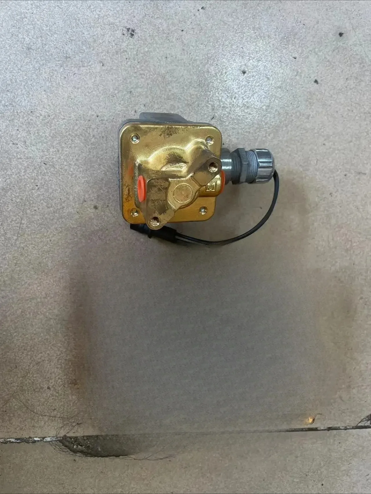 

5T-4434 5T4434 VALVE AS 307-3245 3073245 314-7646 3147646 4D-0487 4D0487 4I-8443 4I8443 2279530 22-79530 2279531 227-9531