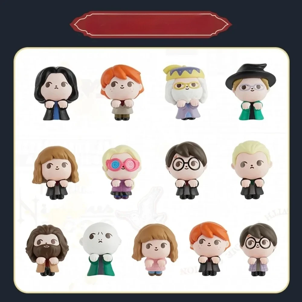 MINISO x Harry Potter Authentische Liegestaltungspuppen – 2 Stück niedliche Computer-Anhänger-Desktop-Dekoration, zufälliges Schiff