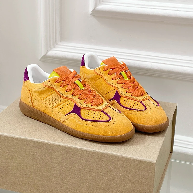 جودة عالية 2025 جديد الأدمة أحذية رياضية كاجوال إمرأة فاخر اللون كلاش الدانتيل متابعة ديربي أحذية ريترو حذاء مسطح الأحذية النسائية