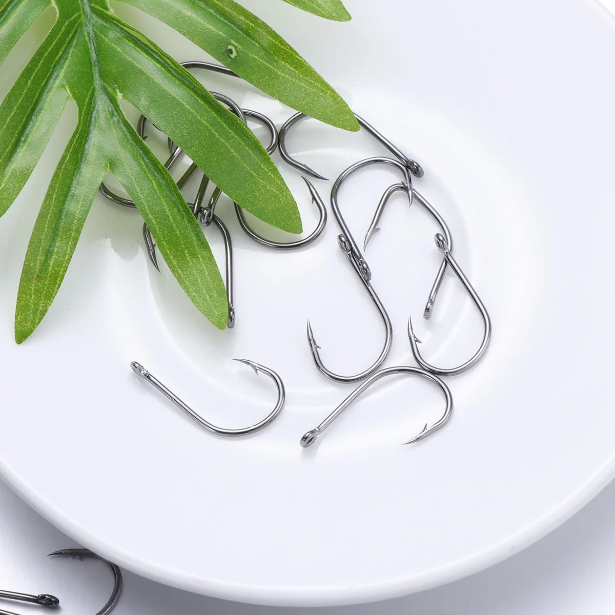 

100 pcs Boxed Fish Hook Durable Carbon Steel Barbless Ideal for Pike Salmon Bass Saltwater Freshwater Fishing Tackle