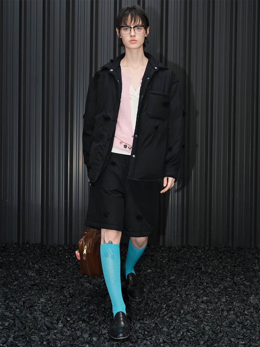 

Женская куртка-пуховик Bla Puffer Jaet: простая модель с воротником-стойкой, длинными рукавами, теплая, уличная, средней длины, на одной пуговице