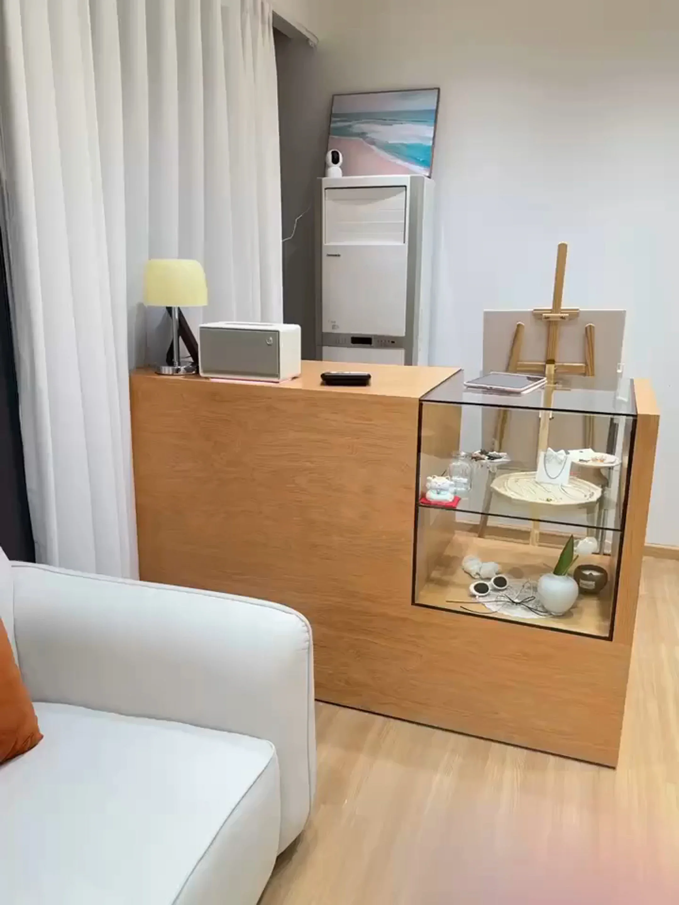 Giyim mağazası ödeme sayfası tırnak salonu Bar camlı vitrin dolabı kadın giyim mağazası Nakajima masa dekorasyon dolabı