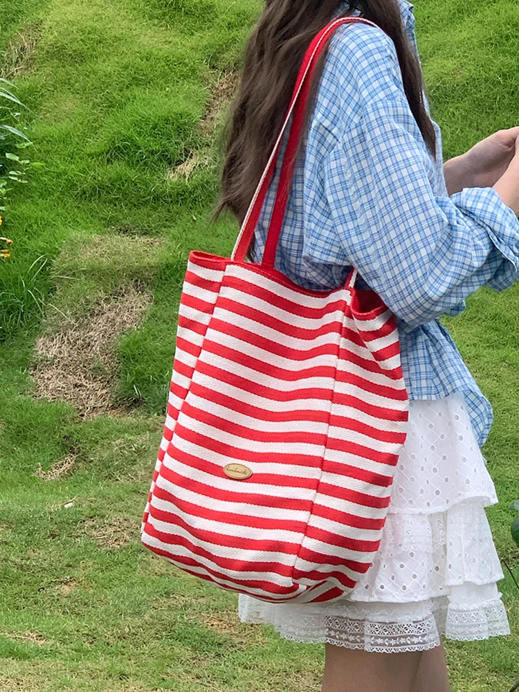 

2024 новая двусторонняя холщовая сумка в полоску, сумка через плечо большой вместимости, модная и повседневная женская повседневная дорожная сумка