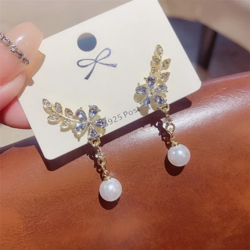 Fashion Crystal Rhinestones Leaf Drop Earrings for Women Elegant Imitation Pearl Dangle Earrings Sweet Wedding Party Jewelry