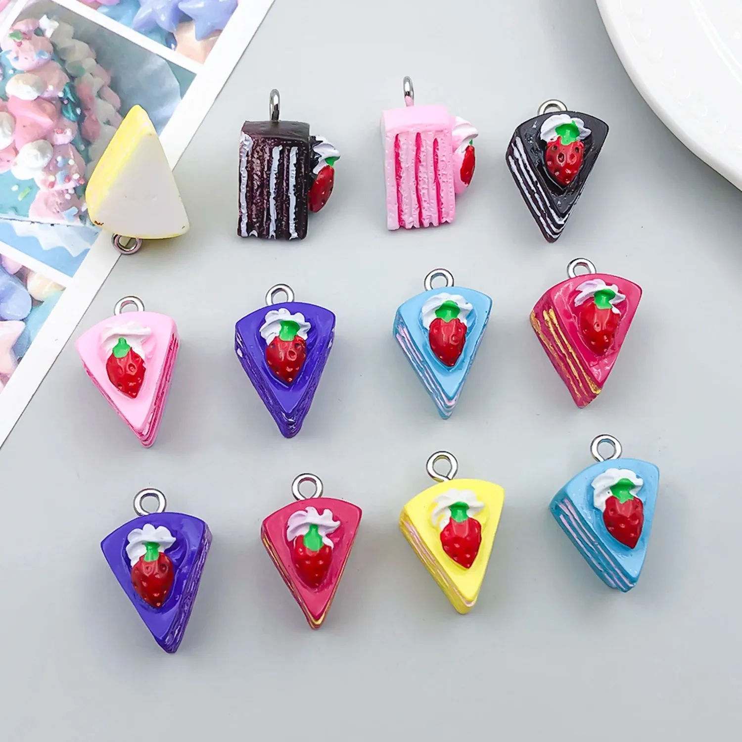 10pcs/lot Kawaii Strawberry Slice Cake Resin Pendants Fake Food Charms Handmade Jewelry Making Accessories Findings