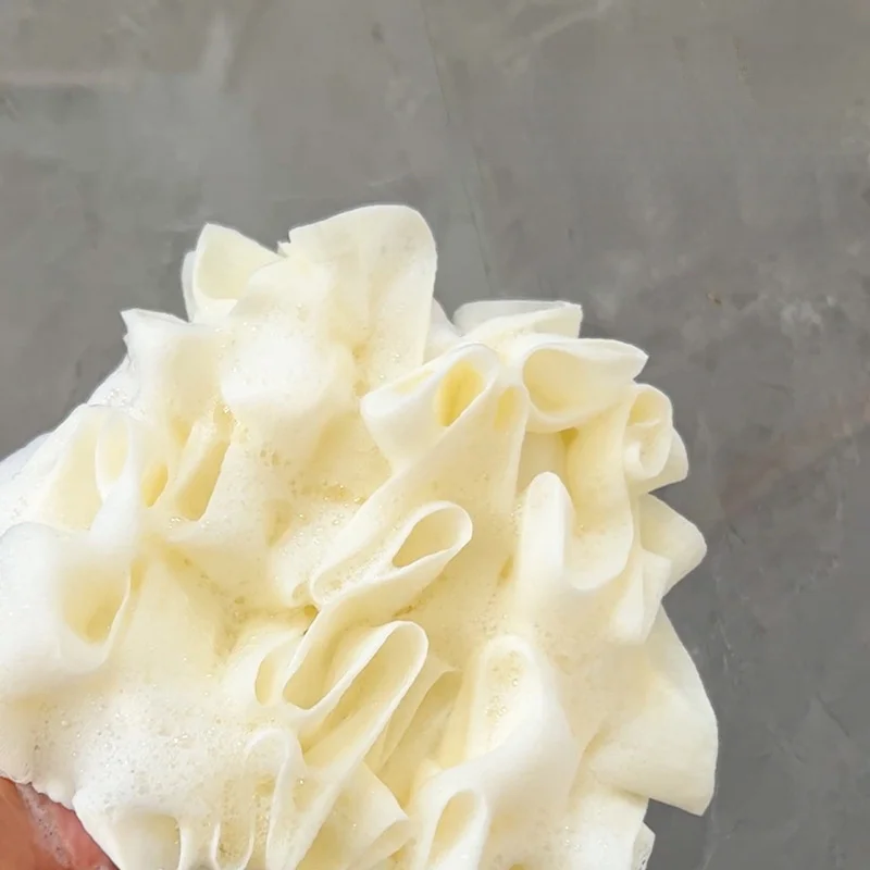 1 pezzo di palla da bagno in spugna morbida loofah -distributore di sapone 2 in 1 e scrub per il corpo, palla da doccia esfoliante per uomini e donne