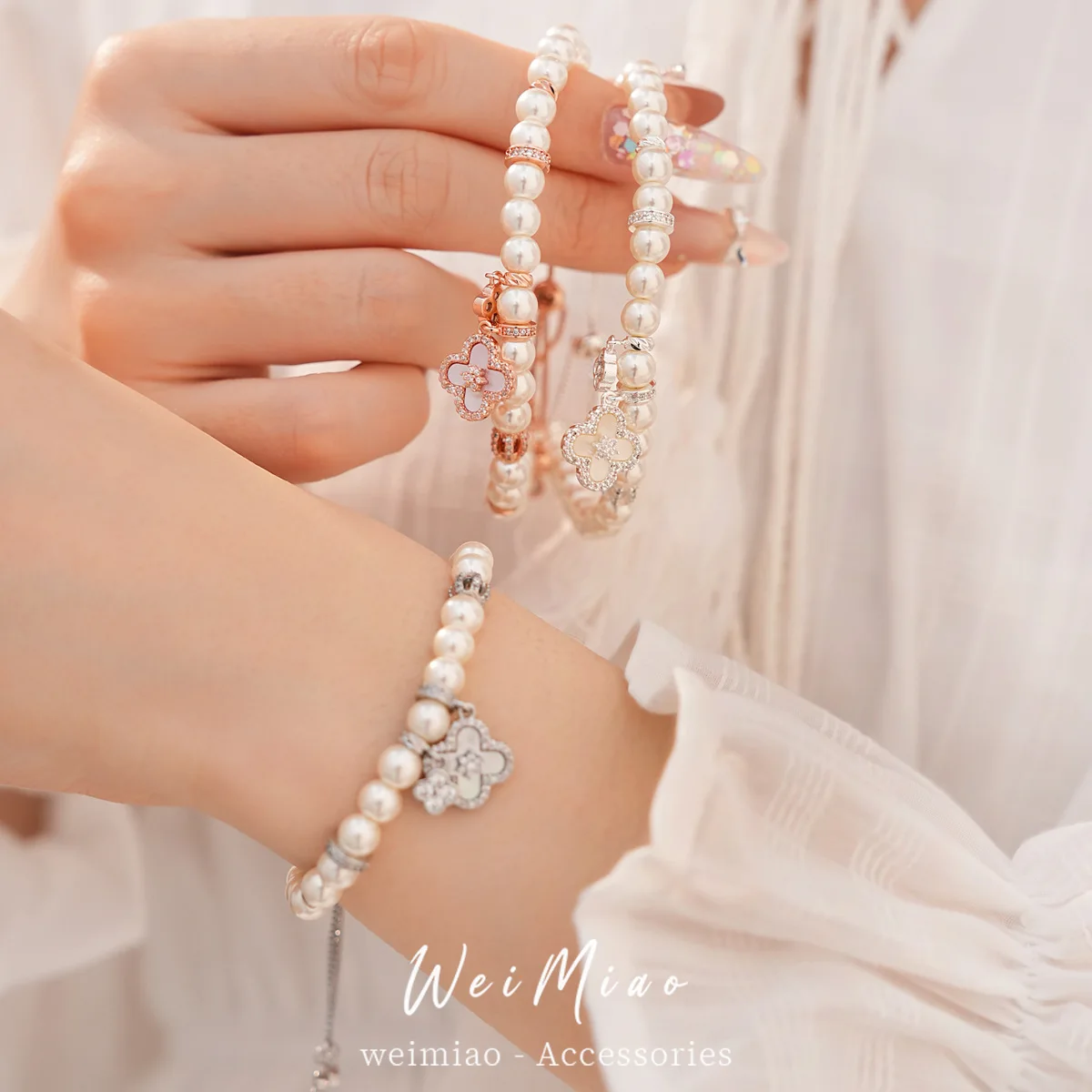 Double Clover Charm Beaded Bracelet Adjustable Drawstring Chain Round Bead Strand Bangle Fashion Mother of Pearl Look Jewelry