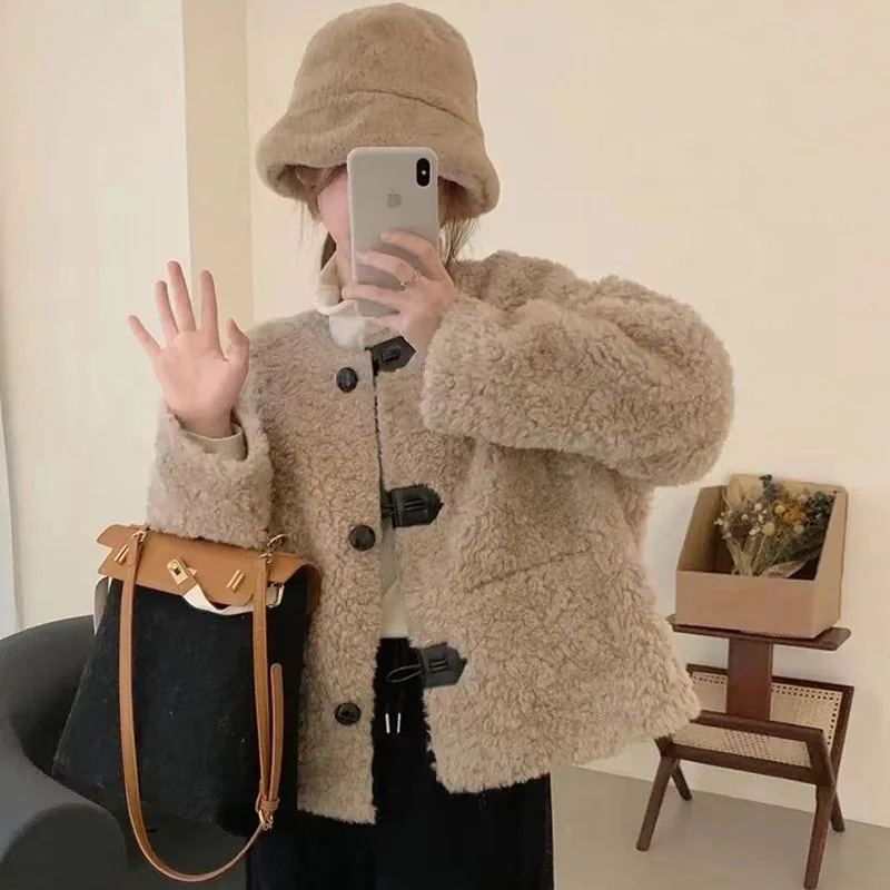 

Короткая женская осенне-зимняя утолщенная теплая плюшевая куртка с мехом ягненка, однотонное модное универсальное пальто