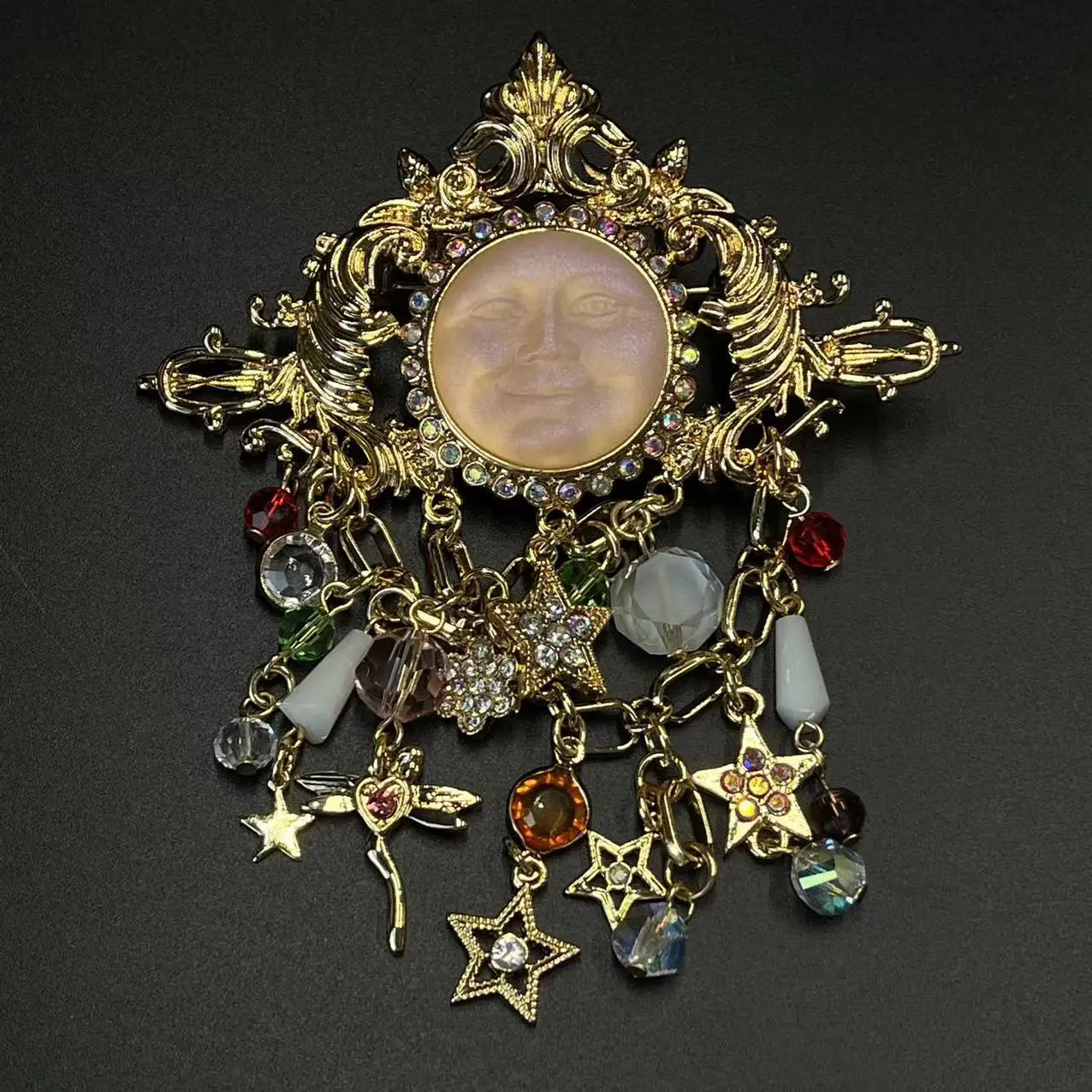 

Vintage Moen Smiling Face Brooch Stars Pendant Tassel KF Antique Heavy Industry Brooches Jewelry Accessories