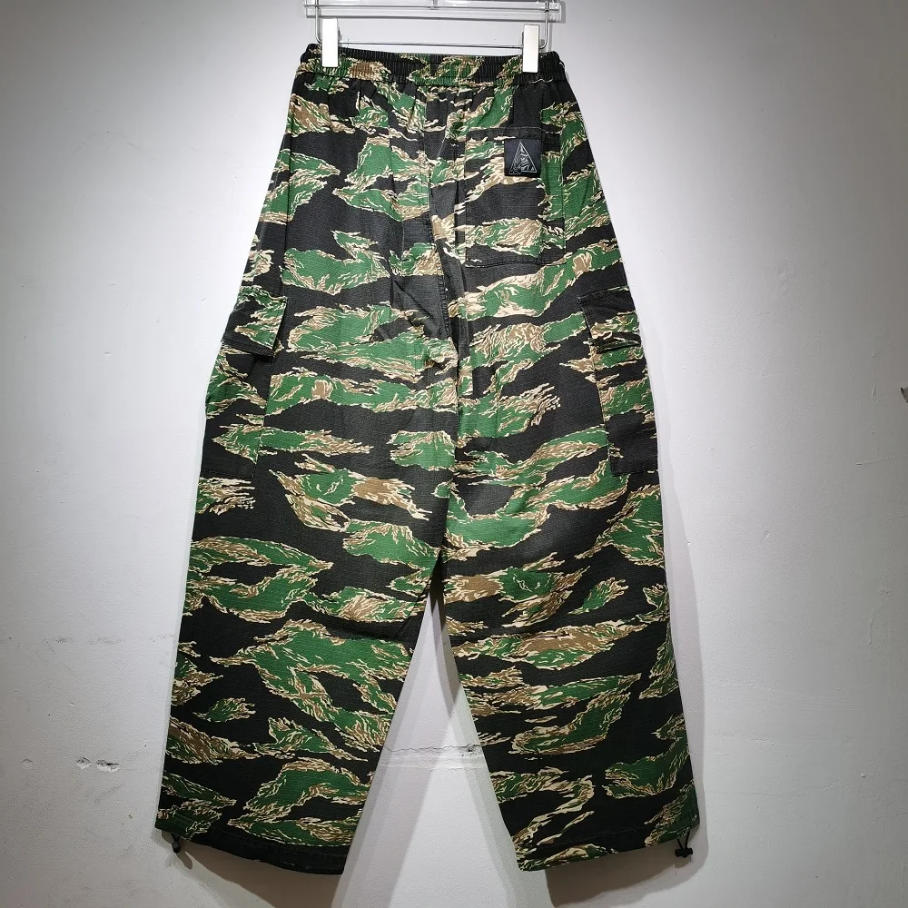 ストリートウェア ワイドレッグ パッチワーク 迷彩 カーゴパンツ メンズ レディース オーバーオール パラトルーパーパンツ アメリカンレトロ ルーズ ストレートレッグ