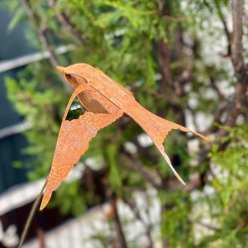 Rustic Swallow Bird Garden Stake Metal Decor, 3D Flying Swallow Ground Stake for Outdoor Courtyard, Rusty Yard Art