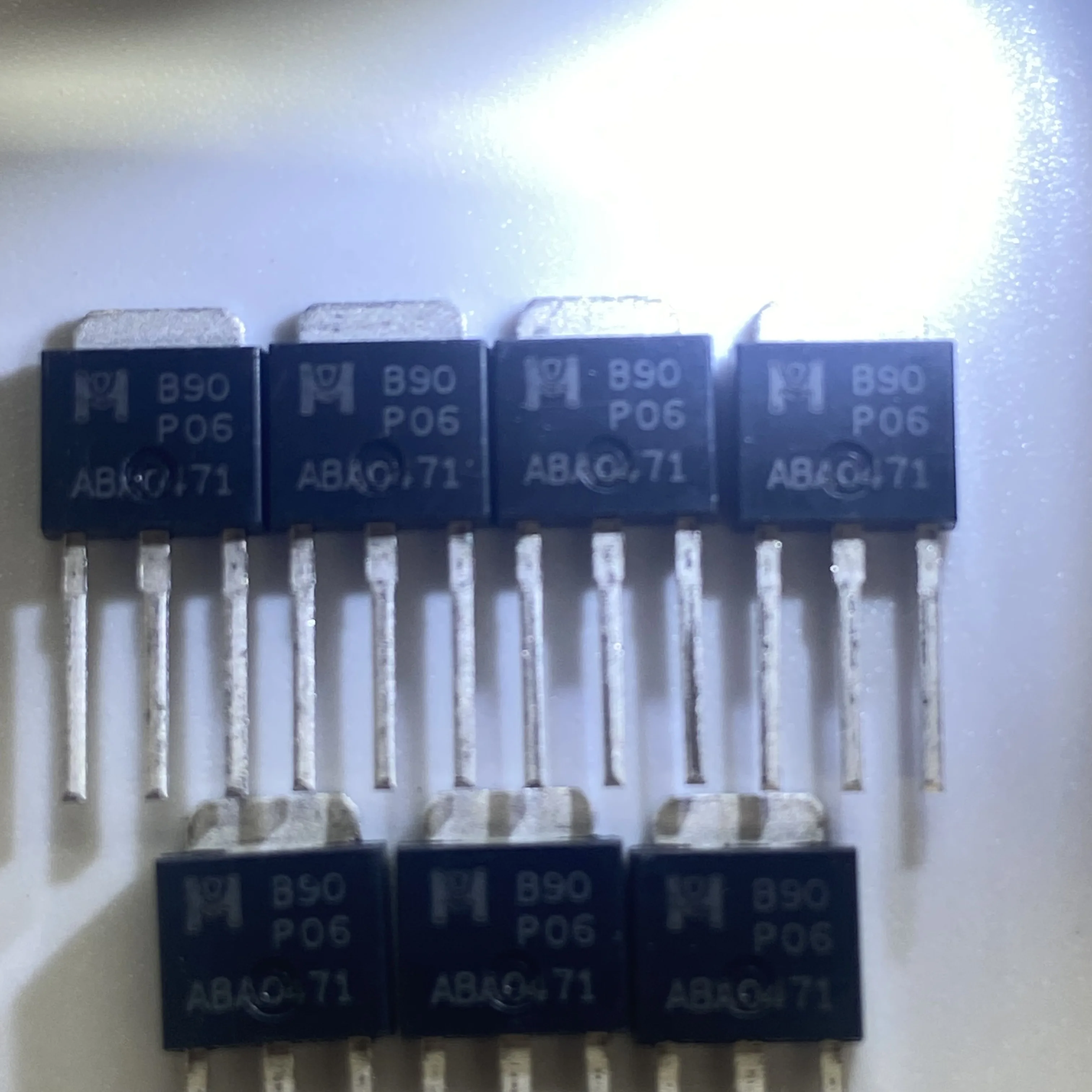 5PCS EMD03N90F encapsulationTO220 EMB90P06A encapsulationTO252 새로운 원점