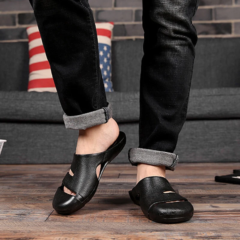 New Porous Slippers Men Home Soft Slippers Anti-slip Outer Wear Slippers Men Casual Sandals Peep Toe Sandals Beach Sandals