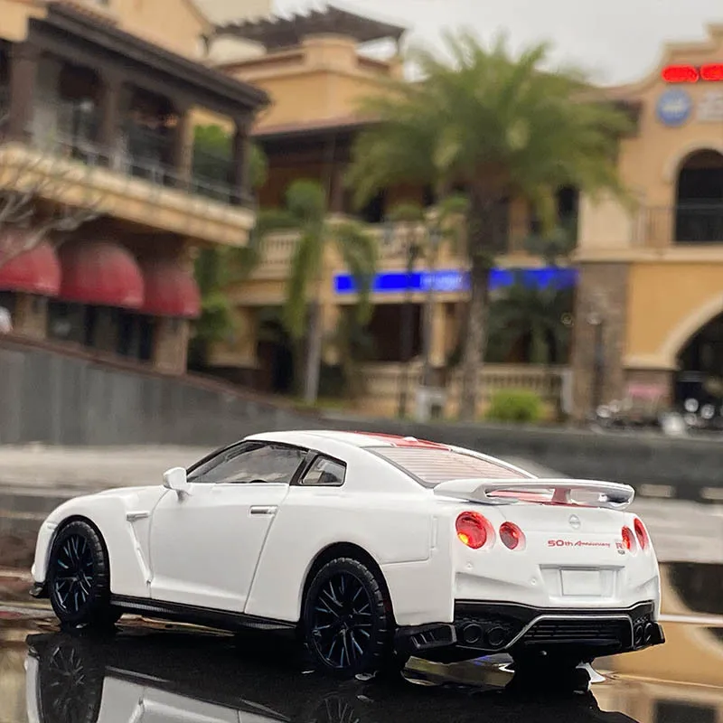 1:32 NISSAN GTR R35 50th Alloy Model Car Toy Diecasts Metal Casting Sound and Light Car Toys For Children Vehicle