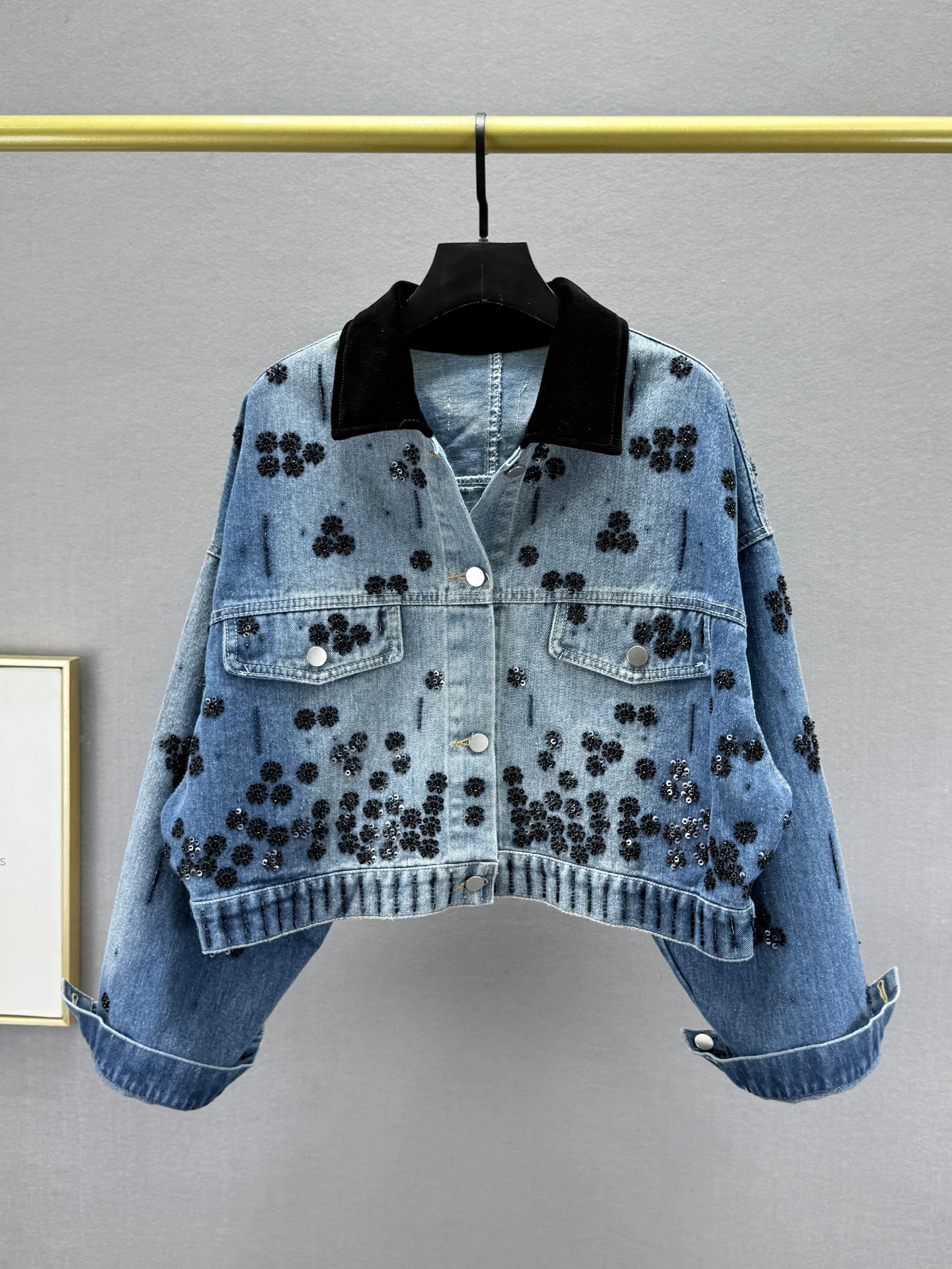

Retro Style Diamond Embellished Short Denim Jacket Women's Loose Fit Slimming Long Sleeve Top for Spring 2026 Casual Wear
