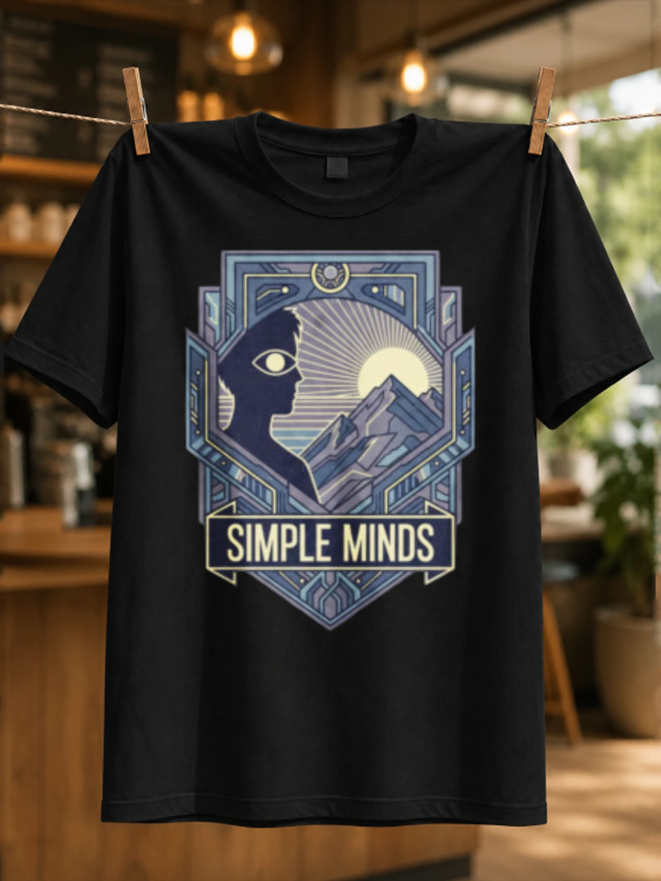 Camiseta unisex Simple Minds con diseño de sol de montaña art déco, perfil geométrico, marco azul y letras color crema