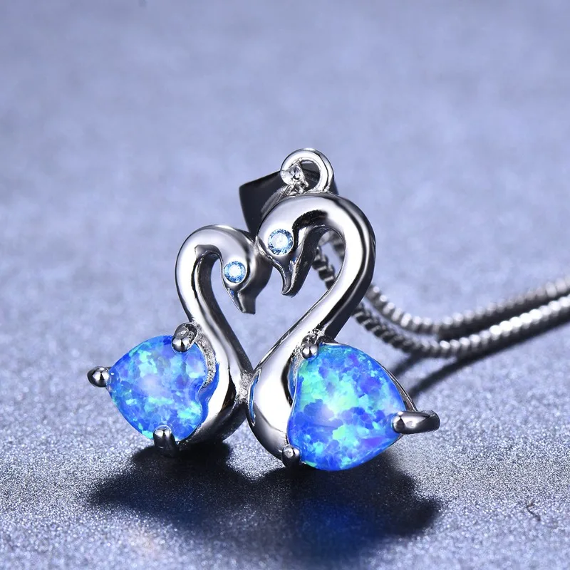 collier-cœur-d'ocean-avec-pendentif-deux-cygnes-–-accessoire-de-mode-tendance-–-offre-speciale