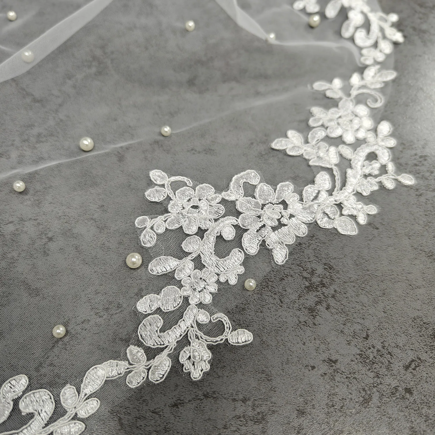 طرحة زفاف دانتيل مانتيلا مخصصة مع لؤلؤ، طرحة زفاف طويلة 2.5 م/3 م مع مشط مخفي، حجاب لؤلؤ أبيض/عاجي، B116