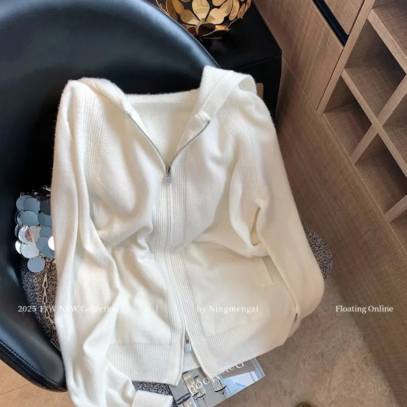 

Простой белый вязаный кардиган с капюшоном на молнии для женщин, ранняя осень, новый мягкий восковой универсальный свитер, уменьшающий возраст, куртка