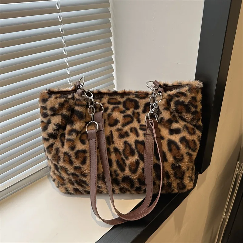 Versatile simple large-capacity bag 2025 new autumn and winter tide fashion leopard print plush tote bag atmospheric fluff shoul