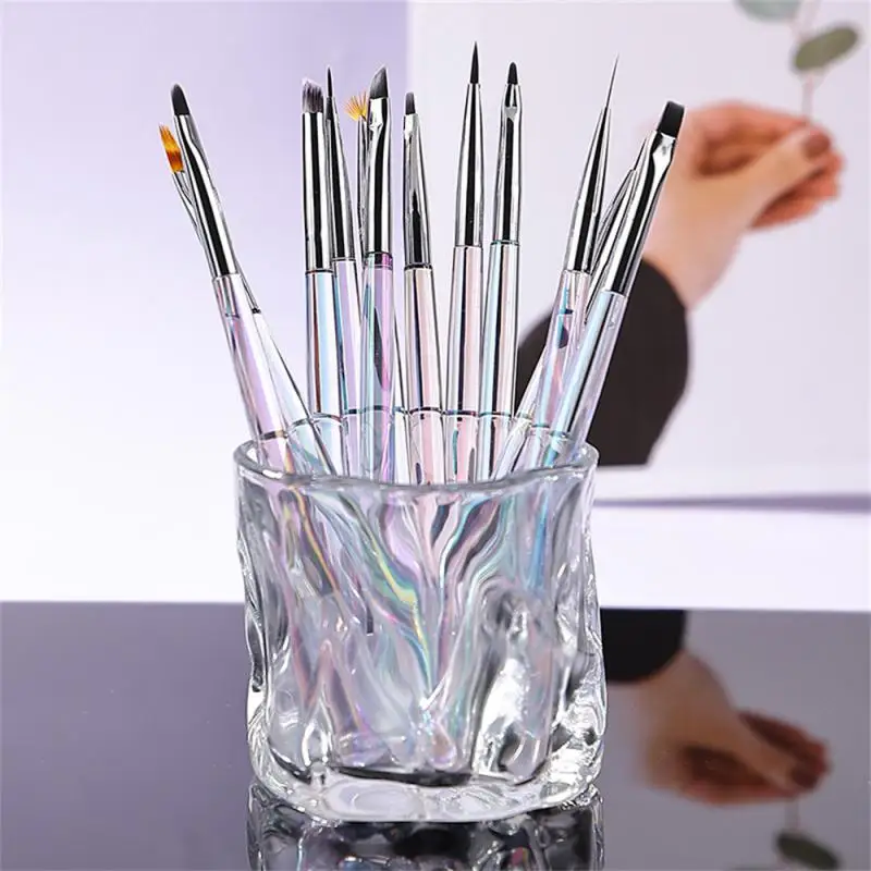 Не легко деформируемая кисть, которую нелегко выпадать волосы. Однотонные цветные ногти можно использовать для длительного гибкого и прочного.