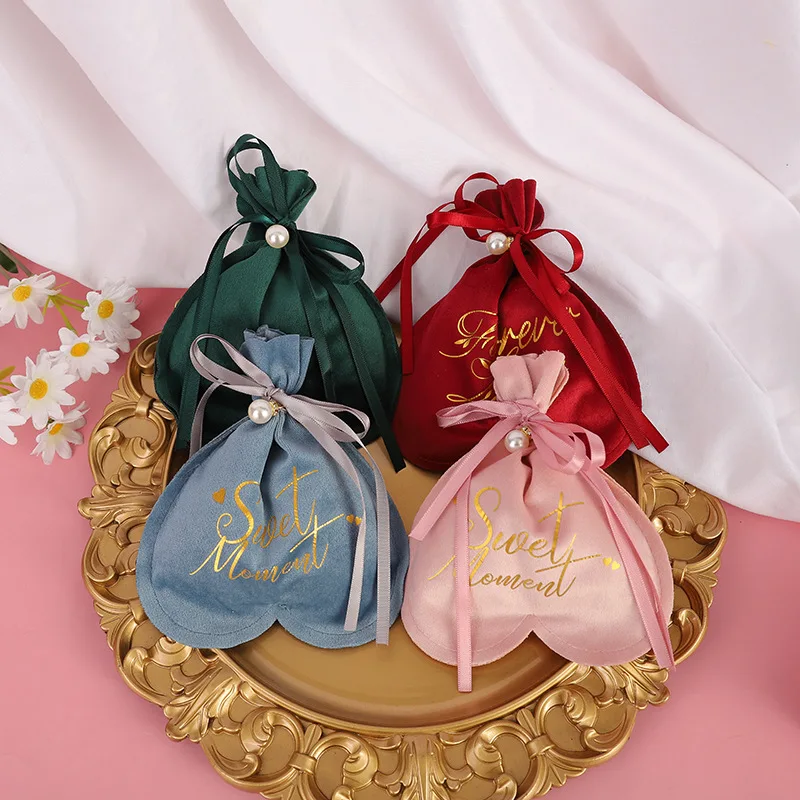 

1Pcs/Lot 2022 New Style Sweet Heart Shaped Velvet Thread Pouches For Packing Wedding Candies Smokes Chocolates Can Be Customized