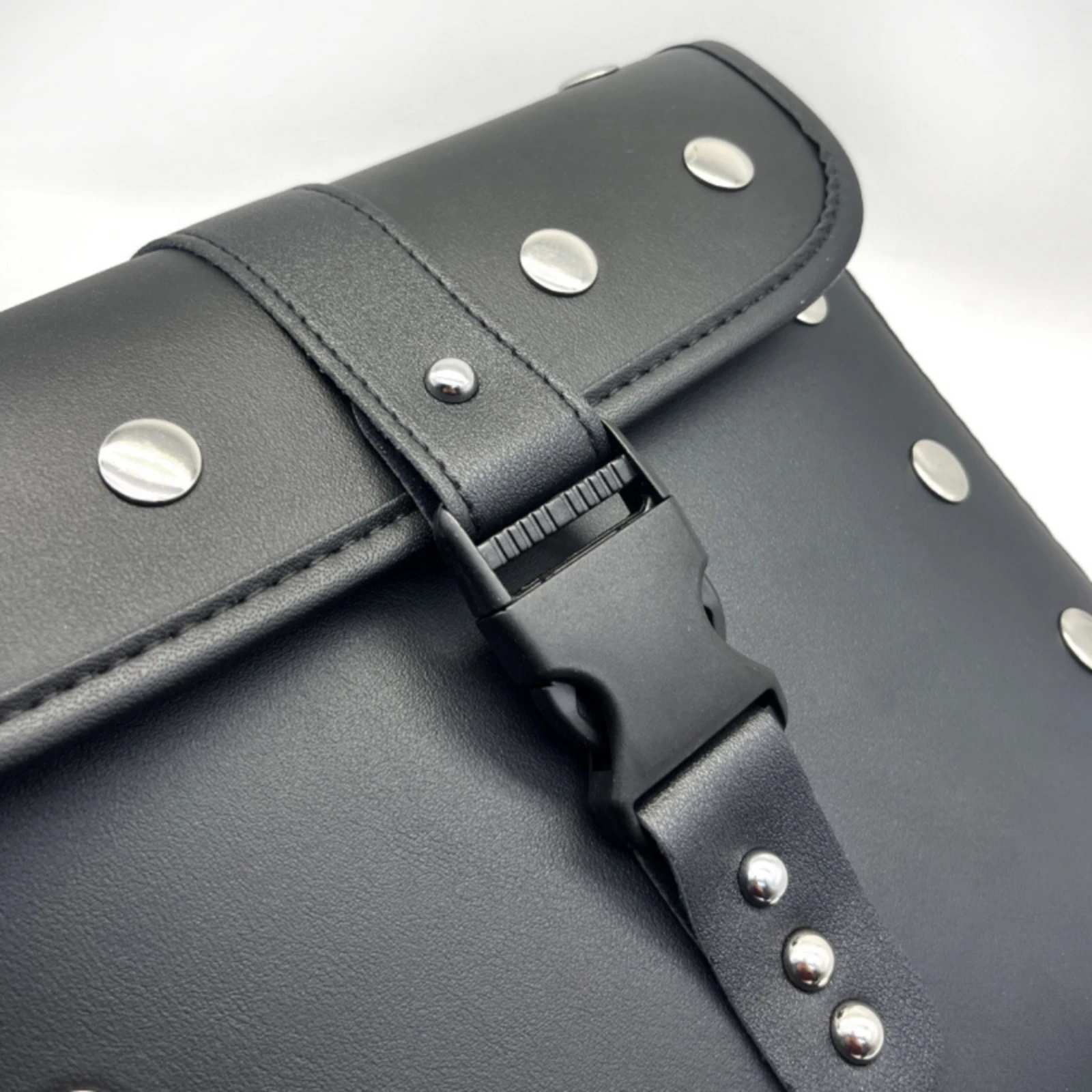 Synthetic Leather Motorcycle Saddlebag Vintage-Inspired EVA Motorcycle Saddlebag Throw over Saddle Bags Adjustable Straps