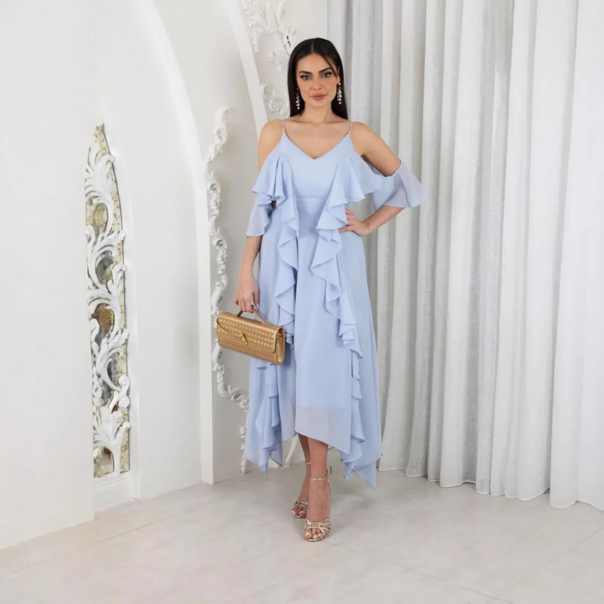 

Новое женское платье весны/лета 202, с открытыми плечами и v-образным вырезом на бретелях