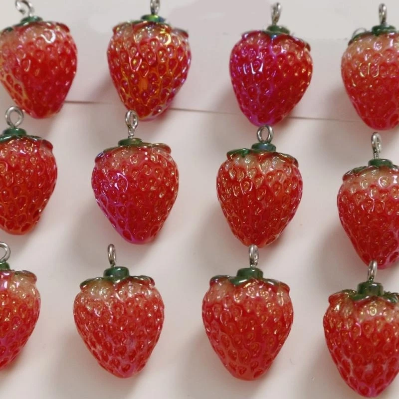 المعلقات الحديثة على شكل فراولة من الراتنج المعلقات على شكل فاكهة حلوة للحرف اليدوية