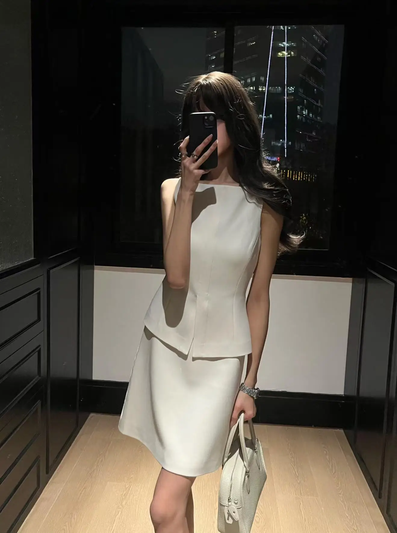 Hebe Style Luxury Fashion White Vest Top Half Skirt Trendy Set Women Summer New Two Piece Anti Wrinkle Medium Thickness Polye...