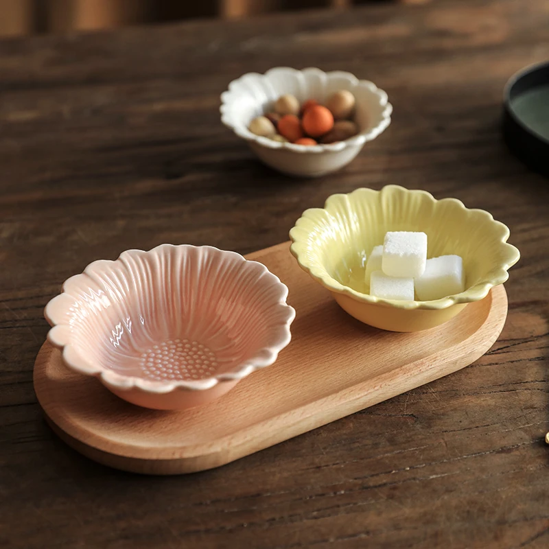 Piatto in ceramica a rilievo europeo 4 pollici Nuovo colore sottosmaltato Estetico squisito Piatto per salsa con pentola calda Stoviglie per snack di frutta solida