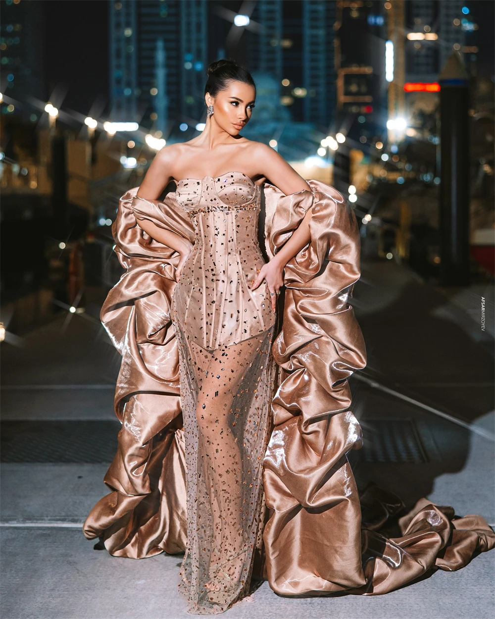 

Customized Temperament Satin Evening Dresses Exquisite Strapless Homecoming Dresses Fashion Court Train Special Occasion Gowns