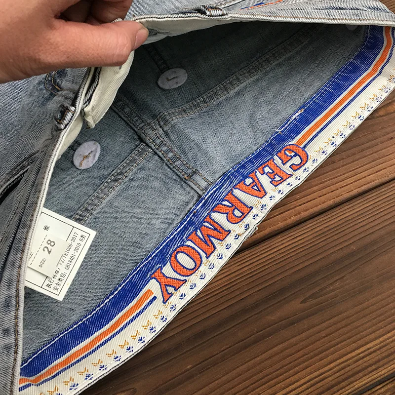 High end light luxury retro light colored jeans for men's spring and summer 2025 new style slim fit small foot elastic pants