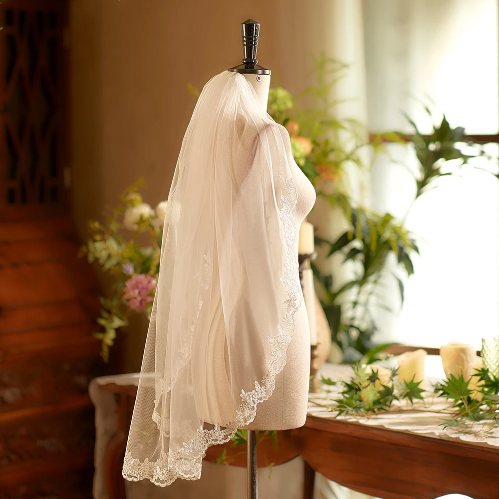 Romantic Lace Applique Edge Bling Bling Bridal Veil One Layer with Comb Fingertip Length Short Veil Marriage Wedding Accesso image 4