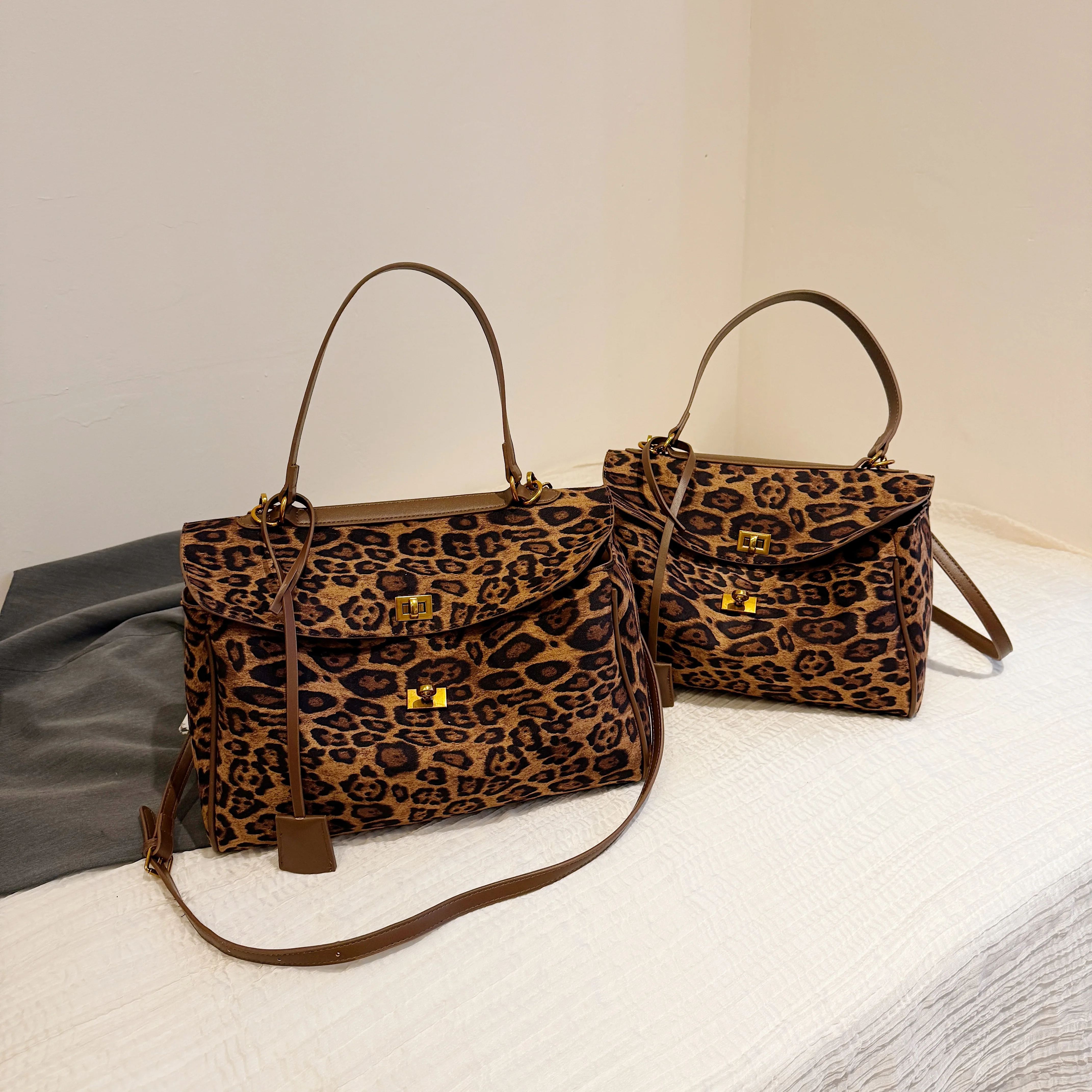 Large capacity leopard print bag for women 2024 new autumn and winter single shoulder crossbody bag versatile handheld tote bag