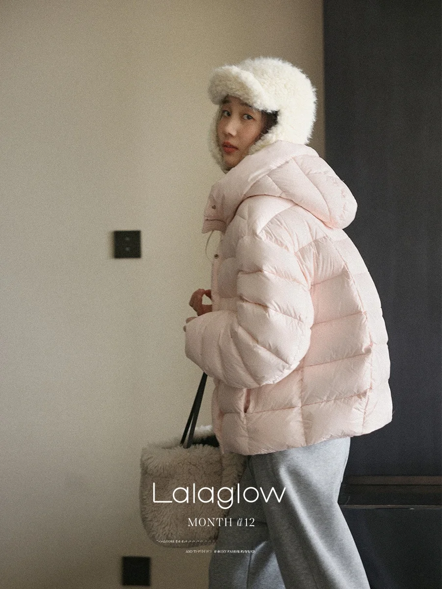 

Зимнее женское пальто Lalaglow 90 White Du down Jaet: теплое, с капюшоном, ребристым дизайном, длинными рукавами и застежкой-молнией, для повседневной носки