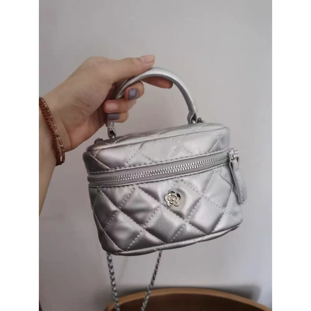 

Серебряная цепочка с косым пролетом, маленькая квадратная женская сумка-коробка, новинка 2025, нишевая дизайнерская сумка через плечо, летняя