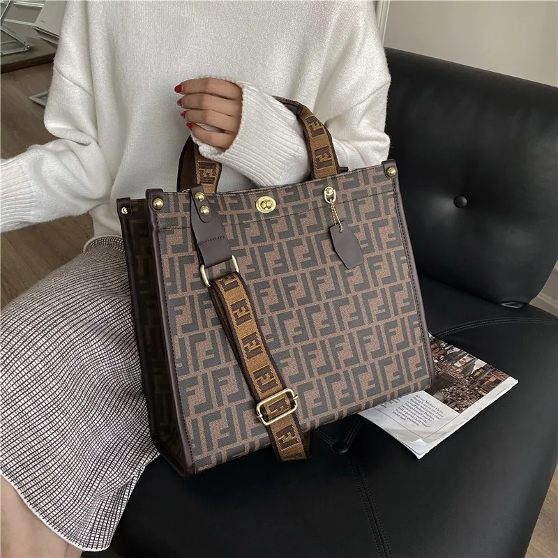 

2025 New! Stylish and Spacious Women's Tote Bag, Fashionable Shoulder, Crossbody and Handheld Design, Popular Trend