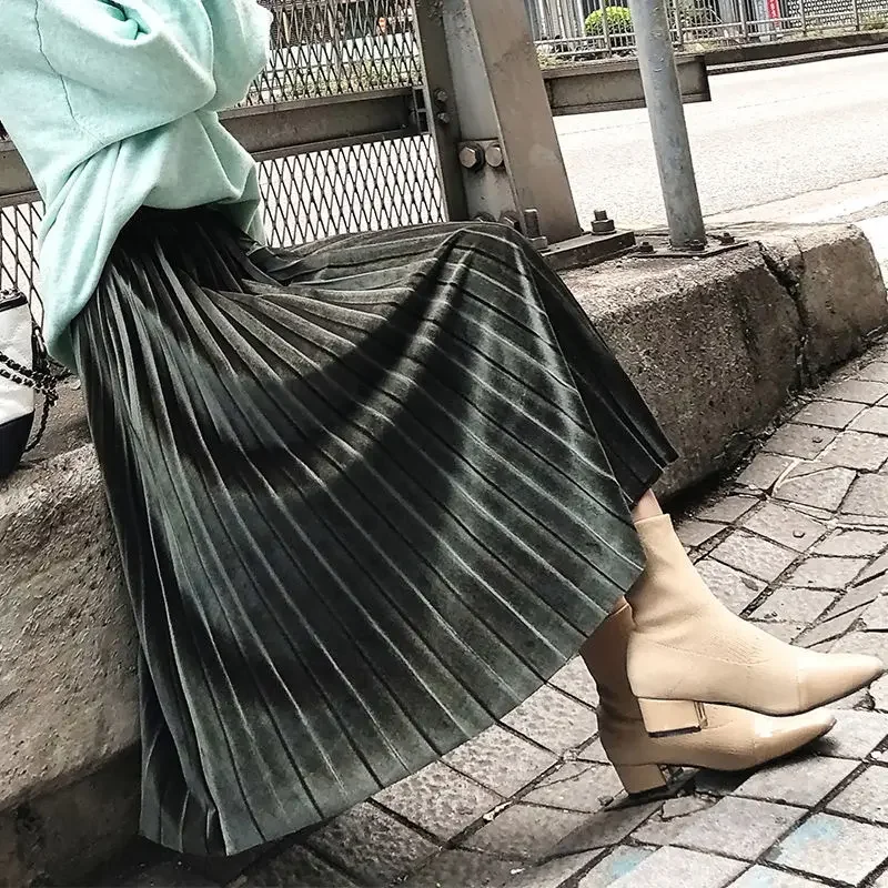 Golden Velvet Half Length Skirt for Women in Spring and Autumn 2024, Large Size Pleated Skirt, High Waist, Slim and Large Swing