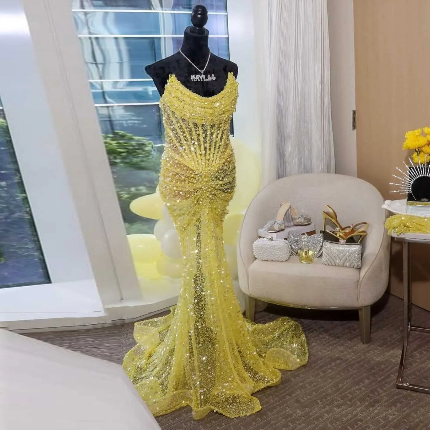 Charming Yellow Bea… - image