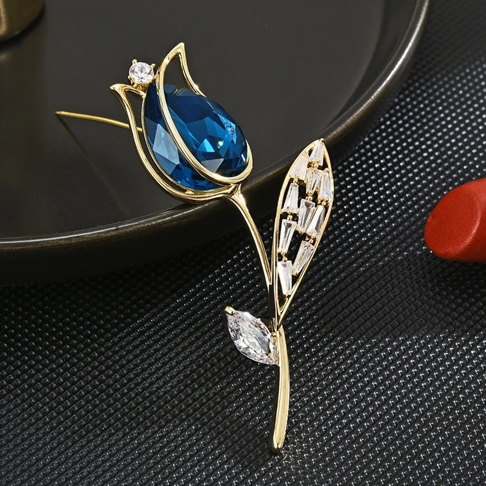 New Blue Crystal Tulip Flower Brooch Jewelry for Banquet Party Corsage Fashion Copper Plant Floral Pin Accessory Lady Badges