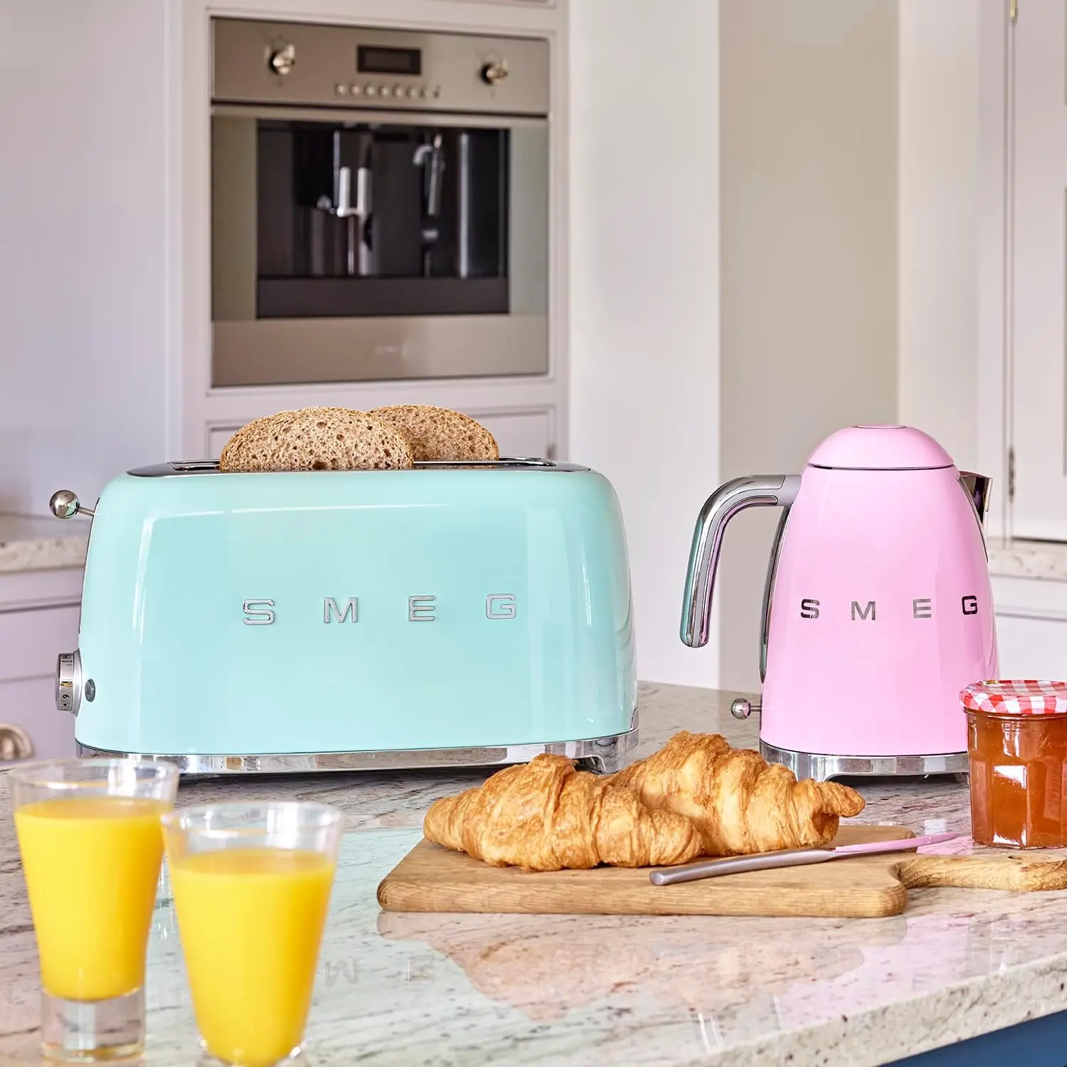 Smeg 50's Style Retro Aesthetic 4 Slice Toaster 6 Presets with 4 Extra Wide Slots Pastel Green