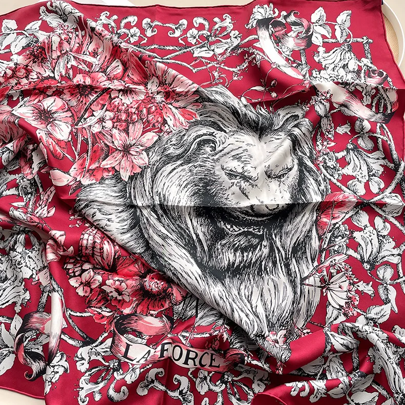 

Lion Silk Scarf 90CM Luxury Square Bandanas Hand Rollerd Edges Scarfs Women Clothing Hair Accessories Christmas Gift