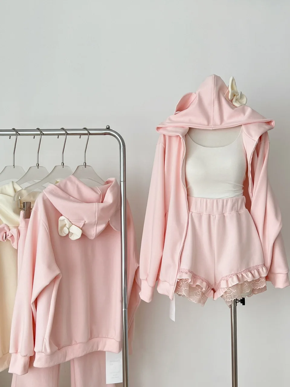 

Симпатичная толстовка с милыми ушками, женская толстовка Jaet, новинка 2025, молодежный розовый комплект из двух предметов, теплый повседневный модный студенческий orm